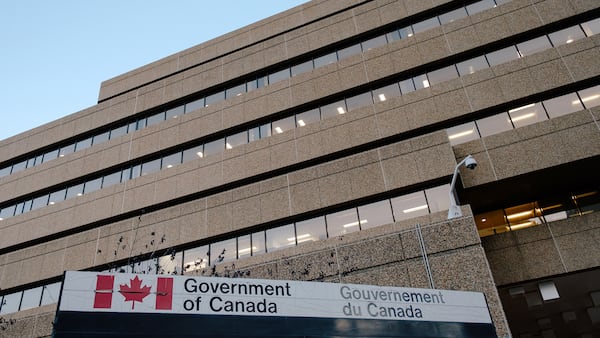 Thousands of federal public servants approved for early retirement